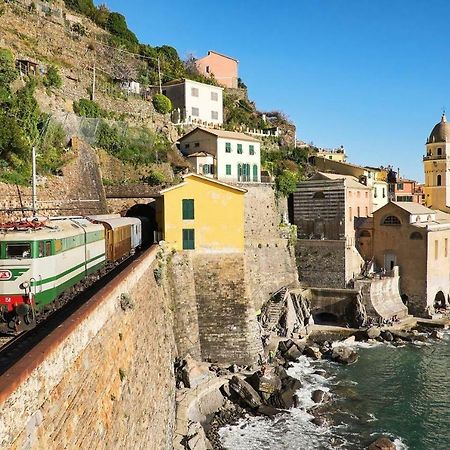 Joivy Family Flat With Little Patio, Cinque Terre Vernazza Exterior foto