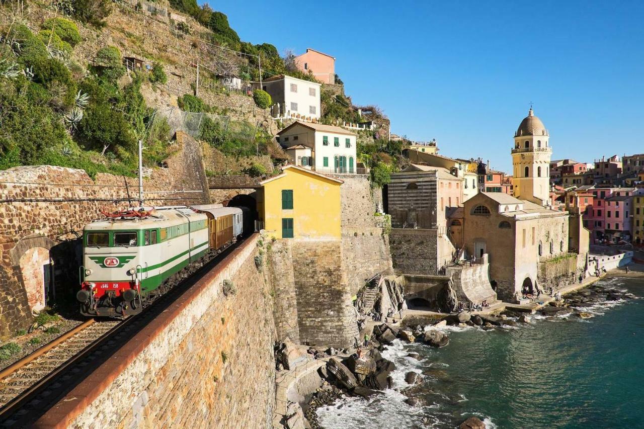 Joivy Family Flat With Little Patio, Cinque Terre Vernazza Exterior foto